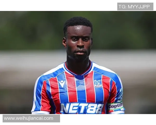 18岁足球新星颜值与才华兼备 他被誉为最帅球员引领未来风潮