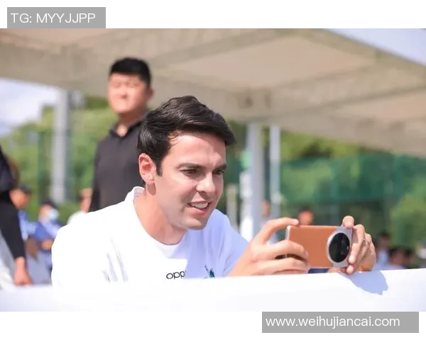 外国球星亲身示范训练技巧激励年轻球员提升足球水平 外国球星亲身示范训练技巧激励年轻球员提升足球水平