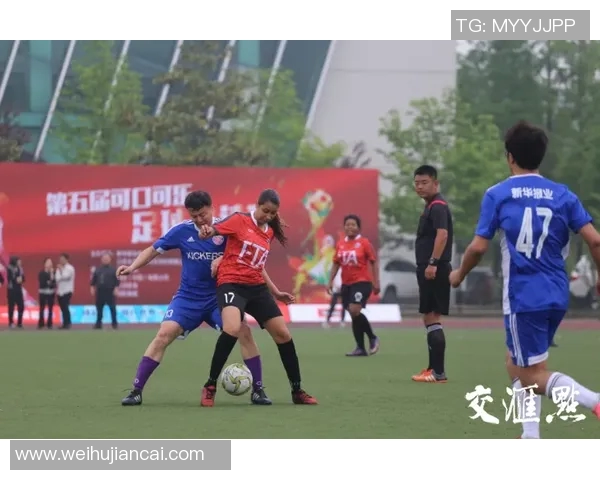 墨西哥国足球星奋战绿茵赛场展现激情与荣耀精神