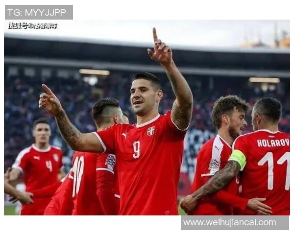 足球巨星凝视荣耀奖杯的一刻梦想与荣耀的交织之旅 足球巨星凝视荣耀奖杯的一刻梦想与荣耀的交织之旅